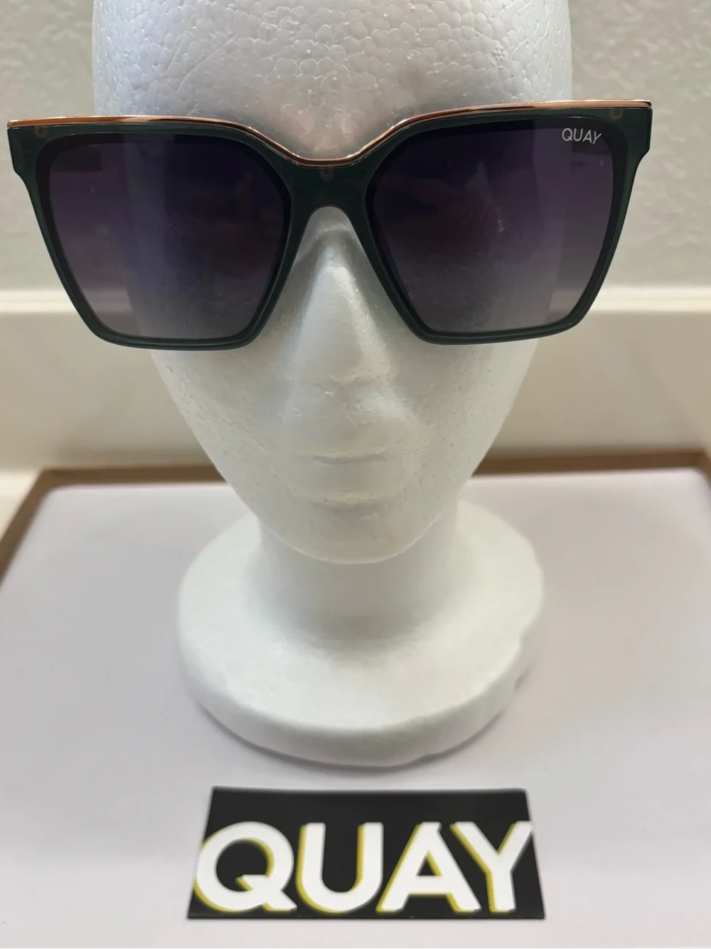 Quay Level Up Oversized Square Sunglasses Green Plastic Frame Gray Polarized